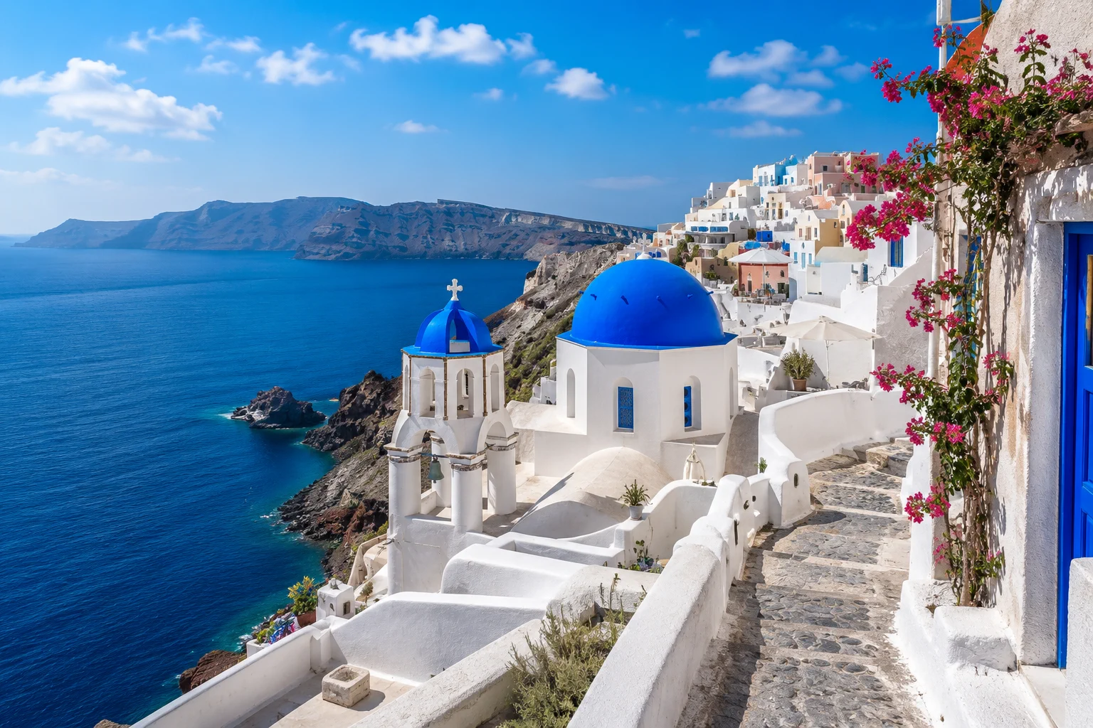 Griechische Insel mit weißen Häusern